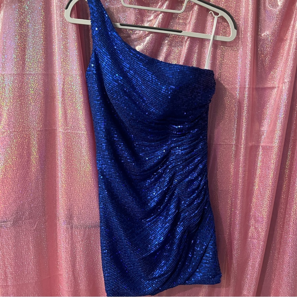 Bodycon One Shoulder Royal Blue Sequins Short
Homecoming Dress